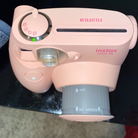 Pink Polaroid camera and photo album - Picture 7 of 8